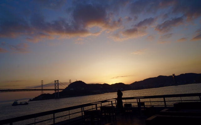朝日が昇るのも見えます!絶景かなー!