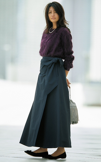 AラインシルエットのラップスカートコーデのRINA