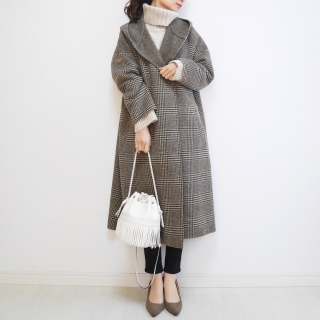 前を閉じるとこんな感じ。細めのレザーベルトをUNIQLOで買い足し予定