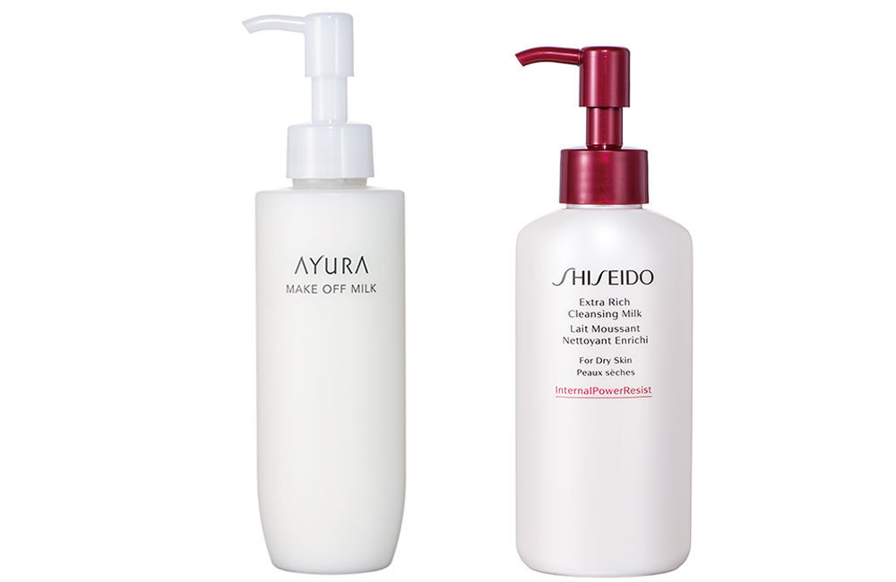 右)SHISEIDO エクストラリッチ クレンジ ングミルク 125㎖¥4,000(編集部調べ)/SHISEIDO 左)アユーラ メークオフミルク 170㎖¥3,000/アユーラ