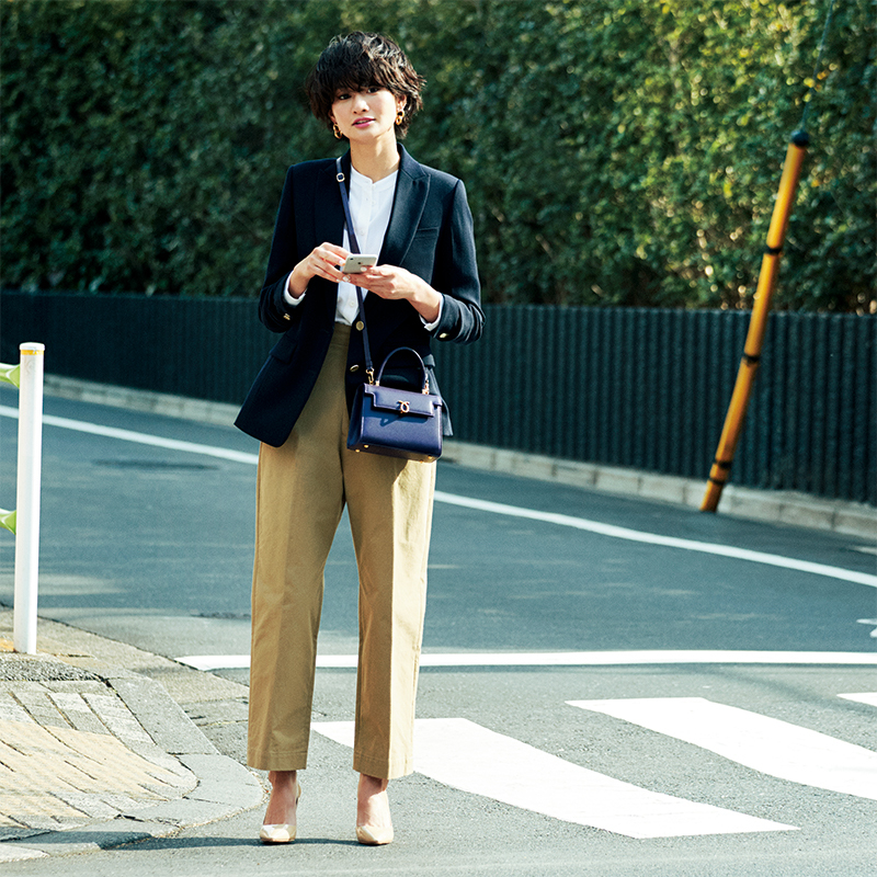 チノパンコーデ15選 すぐに今っぽくなれるカジュアルパンツの新定番 Happy Plus ハピプラ