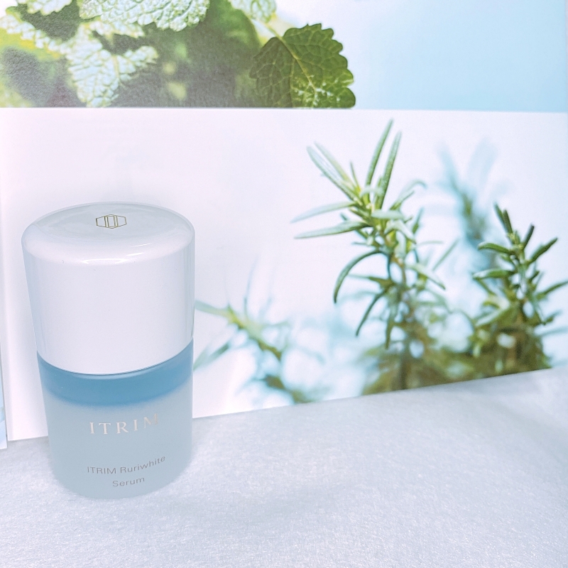 ITRIMのルリホワイトセラムはクリームの後にケアの最後に使う美容液