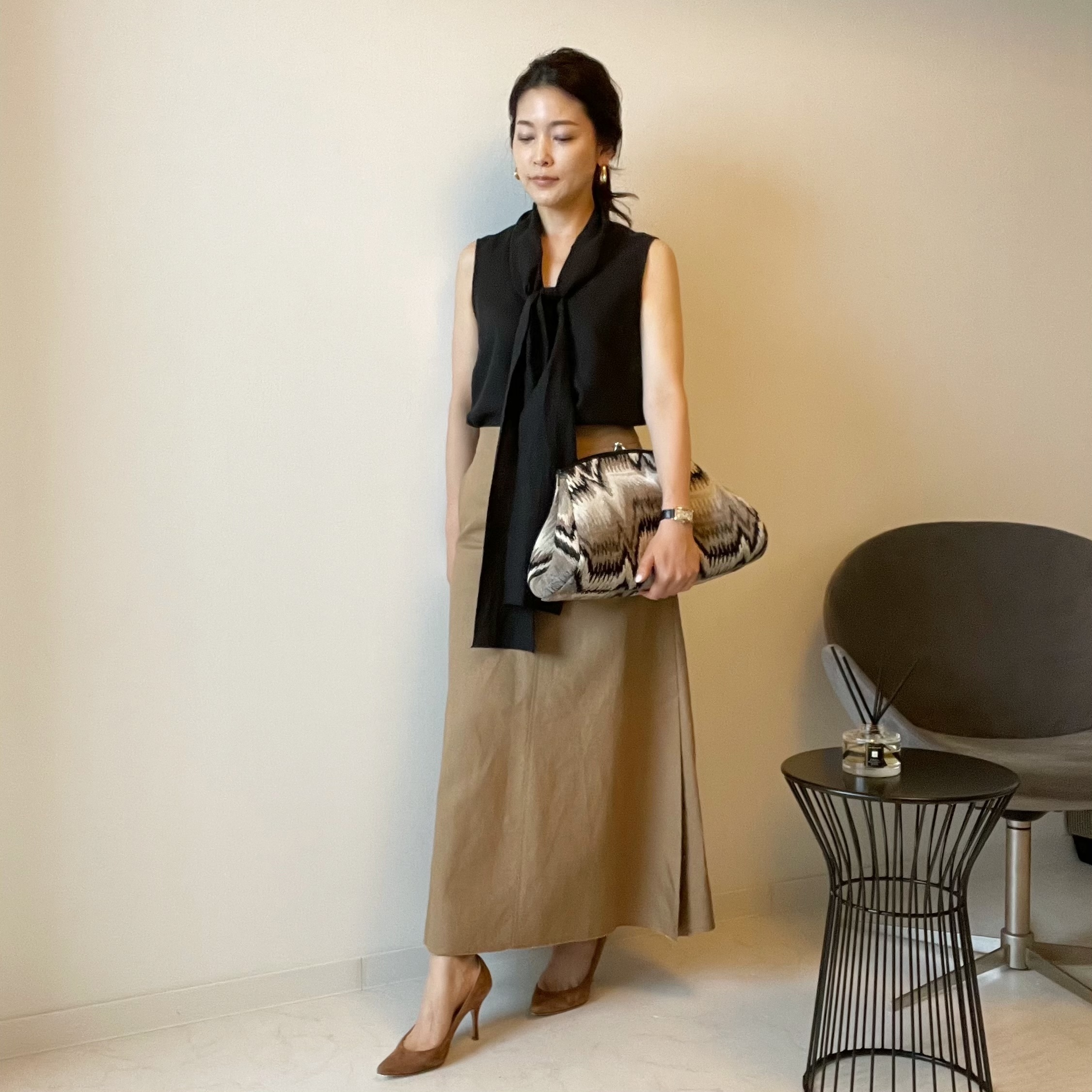 秋まで大活躍 アラフィー女性の洗練カラー 黒 をおしゃれに着こなす Web Eclat 50代女性のためのファッション ビューティ ライフスタイル最新情報