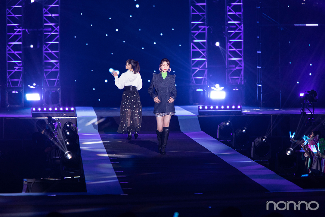 佐々木美玲(日向坂46)「日向坂46×DASADA LIVE&FASHION SHOW」ステージ