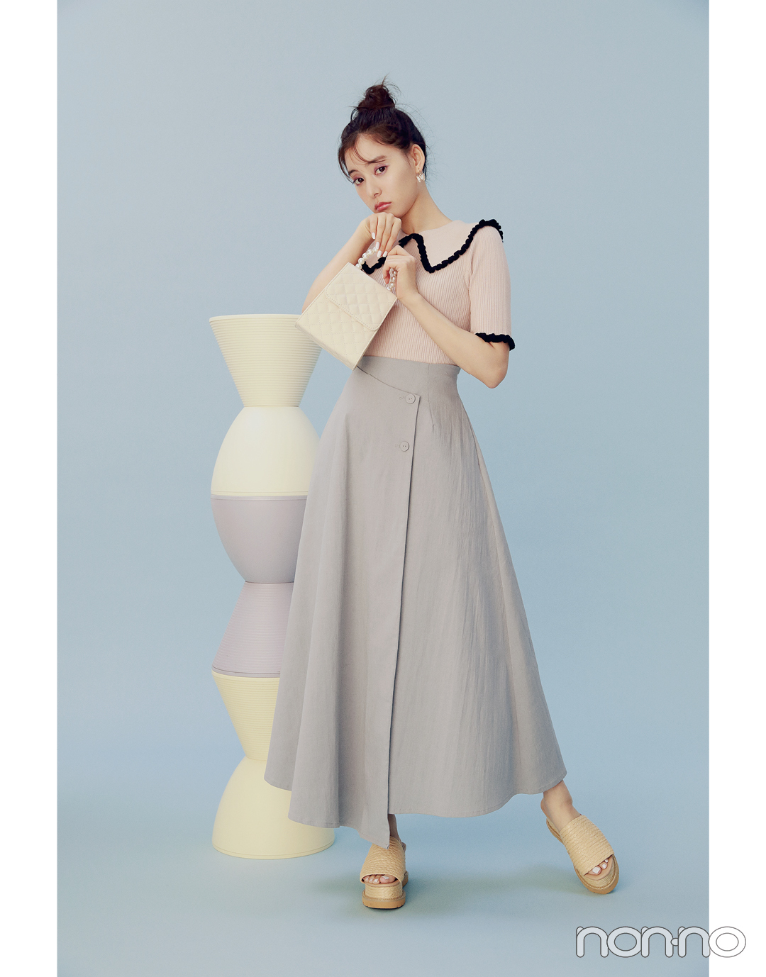 新木優子の春色ニュアンスコーデ2