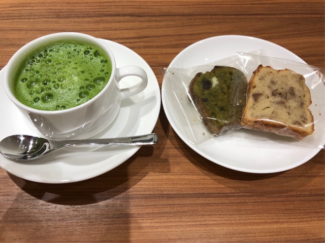 張り切って抹茶ラテを入れてみました♡