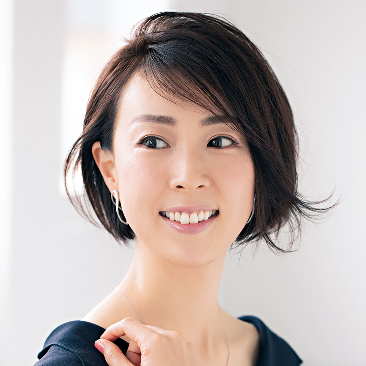 「アラフォーになってなんだか地味に?!頬や目元のゆるみが気になる」人のための<アゲる、アガるメイク>_1_11