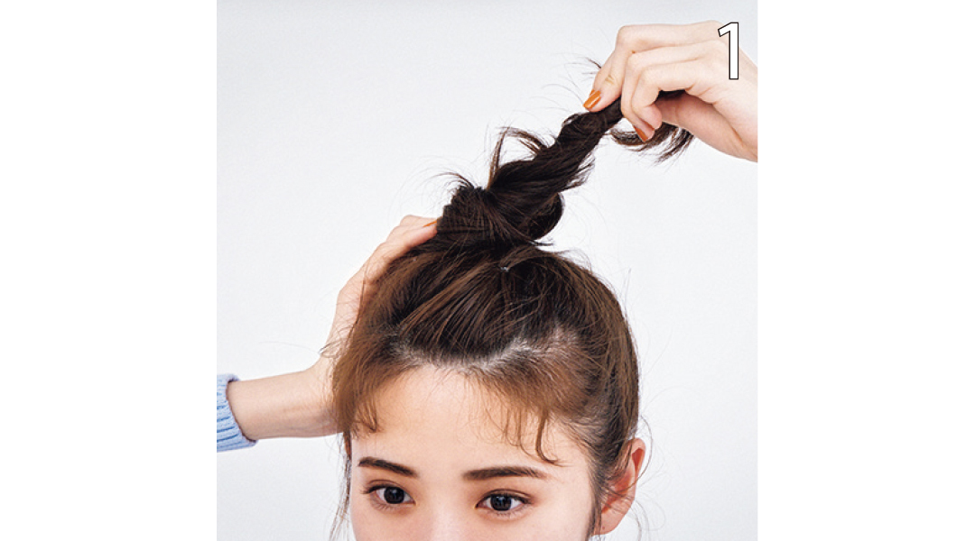 ストレートアイロンでおだんごヘアアレンジ1