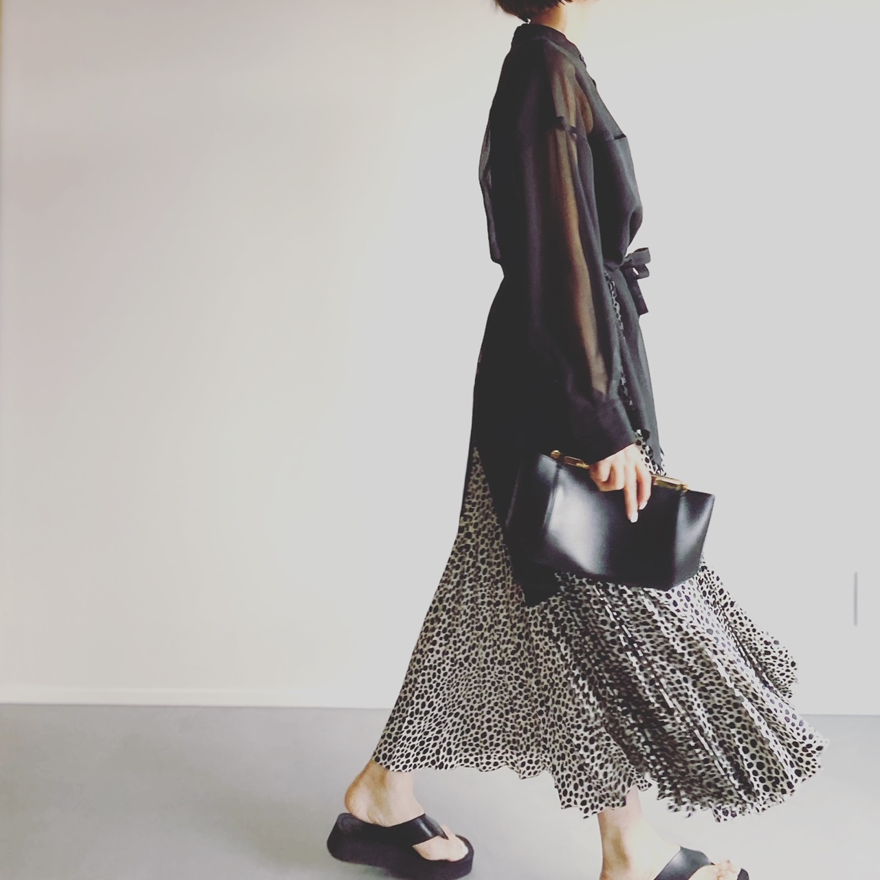 ELE STOLYOFのシャツコーデ