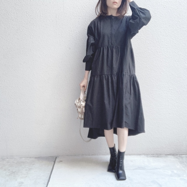 ZARAのスクエアトゥブーツでブラックコーデ