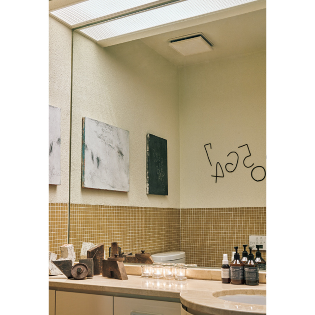 1階トイレには矢田典子の作品を