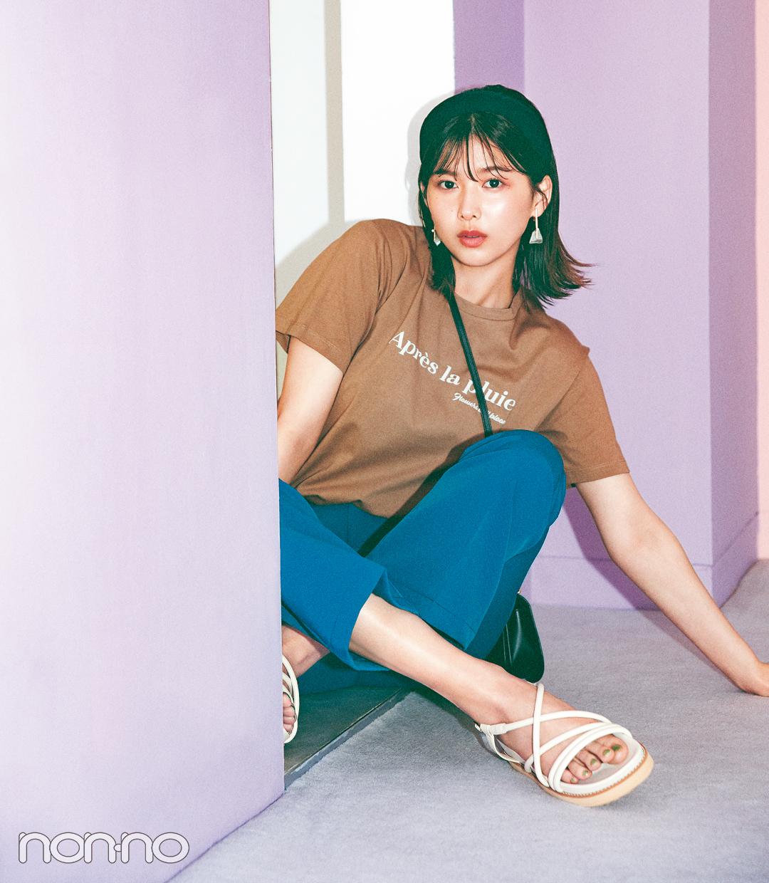 渡邉理佐のTシャツを可愛く着こなす方法のコーデ1-4
