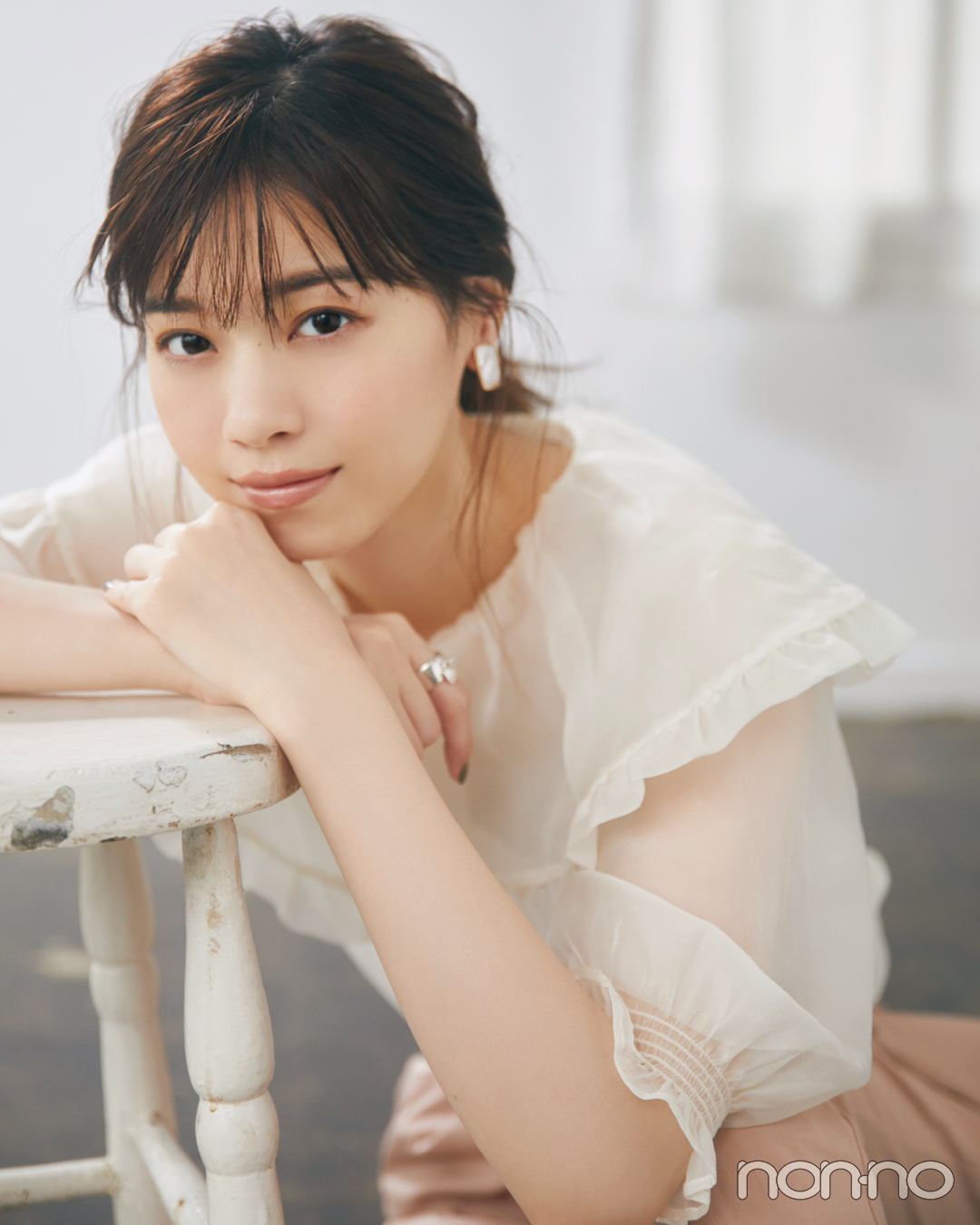 西野七瀬のトップス×盛れるヘアアレカット1-1