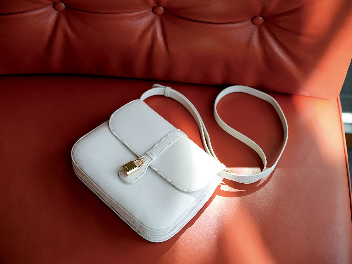 ■CELINE 白のタブゥ