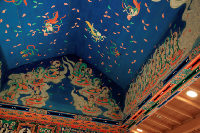 京都の皇室ゆかりの社寺 三千院の再現された往生極楽院の天井画