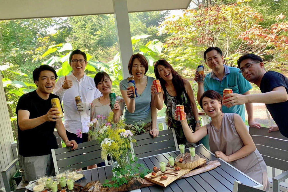 軽井沢のご自宅で、会社のメンバーとBBQ