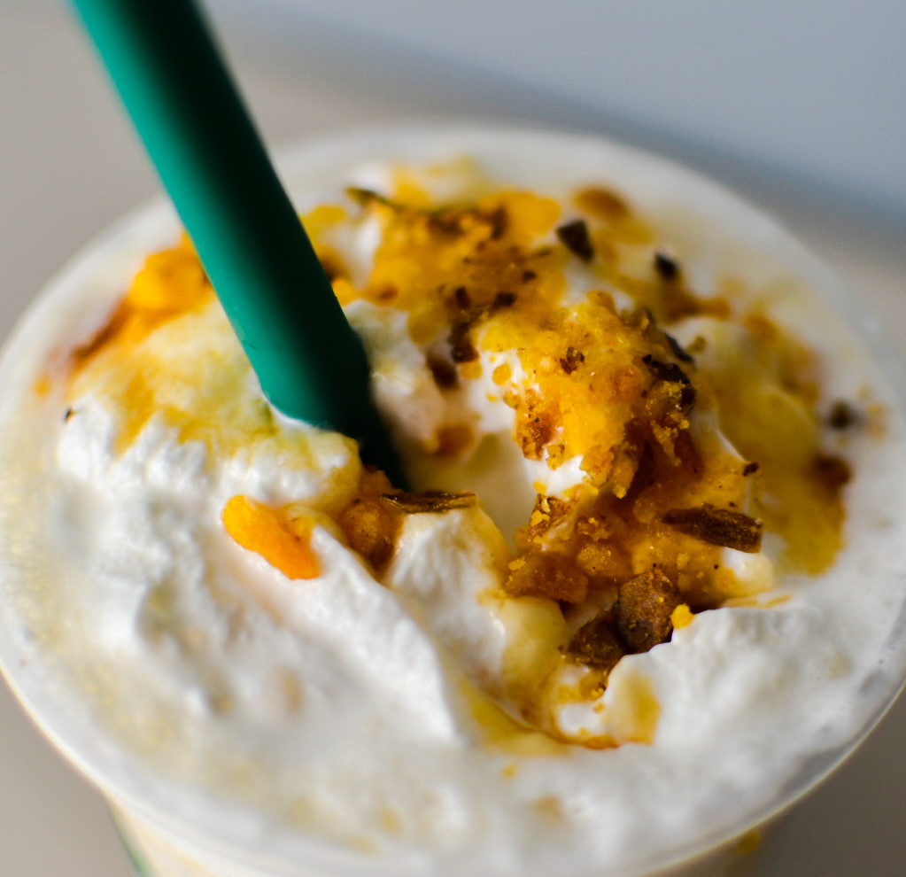 スタバの新作「焼き芋 フラペチーノ」はモバイルオーダー&ペイで先行注文も可能