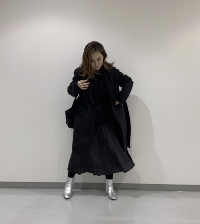 coat/STUNNING LURE
knit/Deuxieme classe
skirt/allureville
boots/import
bag/chanel