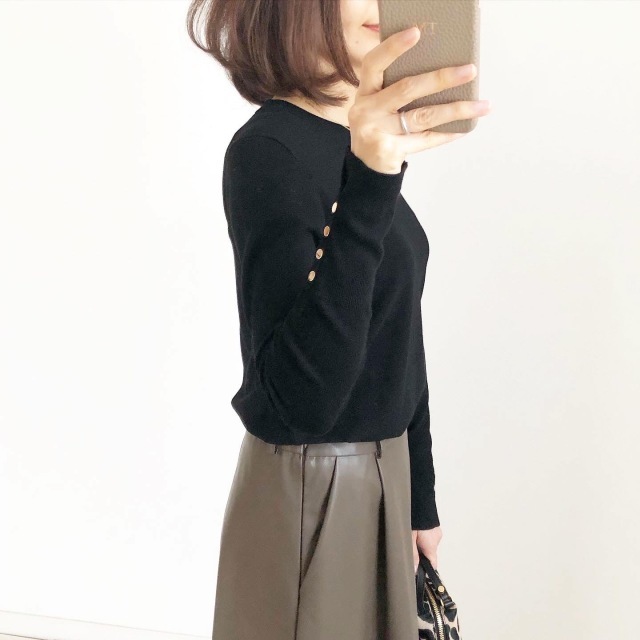 GUのフェイクレザースカート。