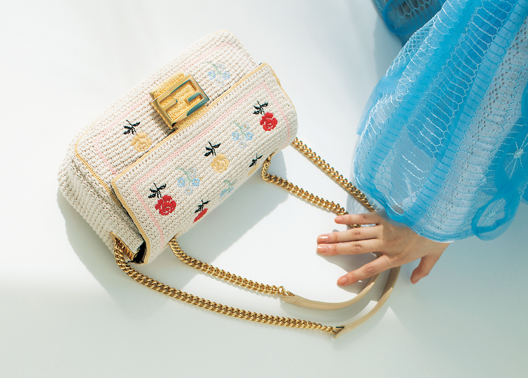 FENDIクロシェ刺繍バッグ