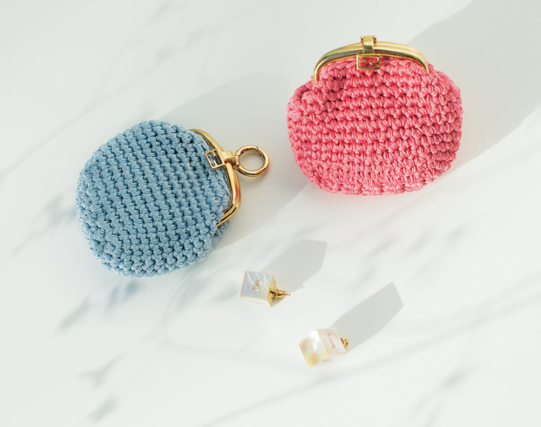 FENDIクロシェ刺繍がまぐちケース