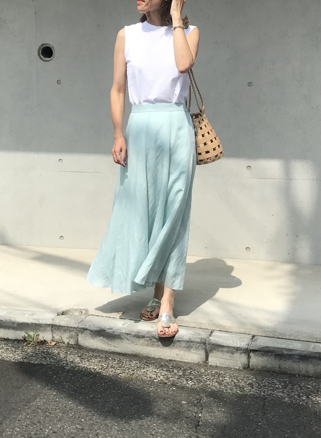 1枚で着映えを実現 ミントグリーン は夏の涼感コーデの味方 ファッション誌marisol マリソル 40代をもっとキレイに 女っぷり上々