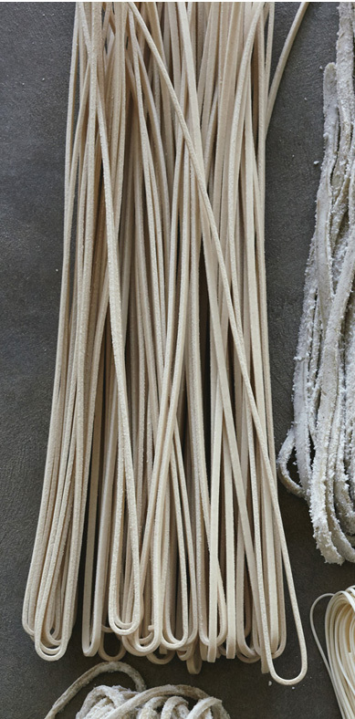 粉の香り豊かな黒澤製麺所の「くろうどん」_1_2