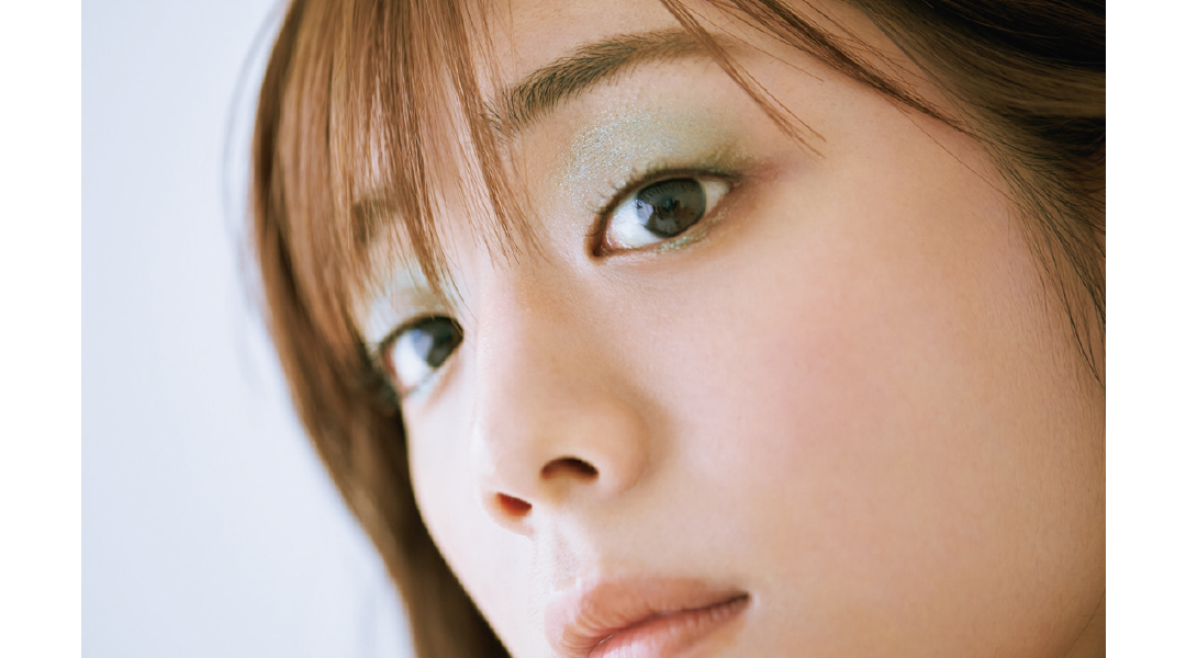 定番白ニットはグリーンシャドウで今っぽ顔♡【今日着る服×旬色メイクであか抜ける!①】_1_6