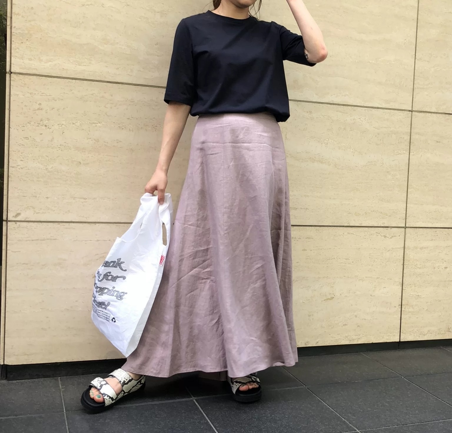 累計受注数2845枚の実績 色違い購入&高レビューの名品Tシャツ