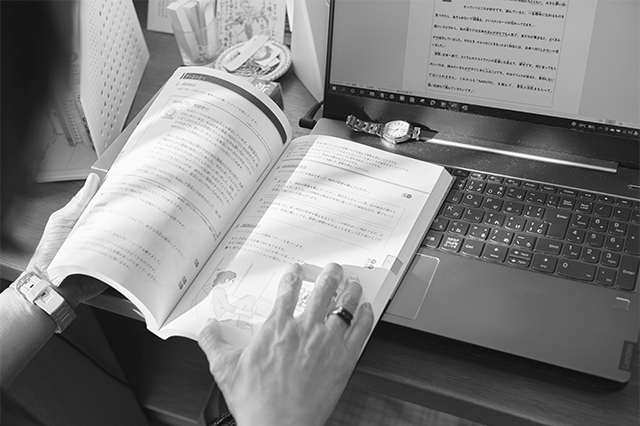 語学が堪能でも日本語教師の道は険しく長時間の勉強が必須