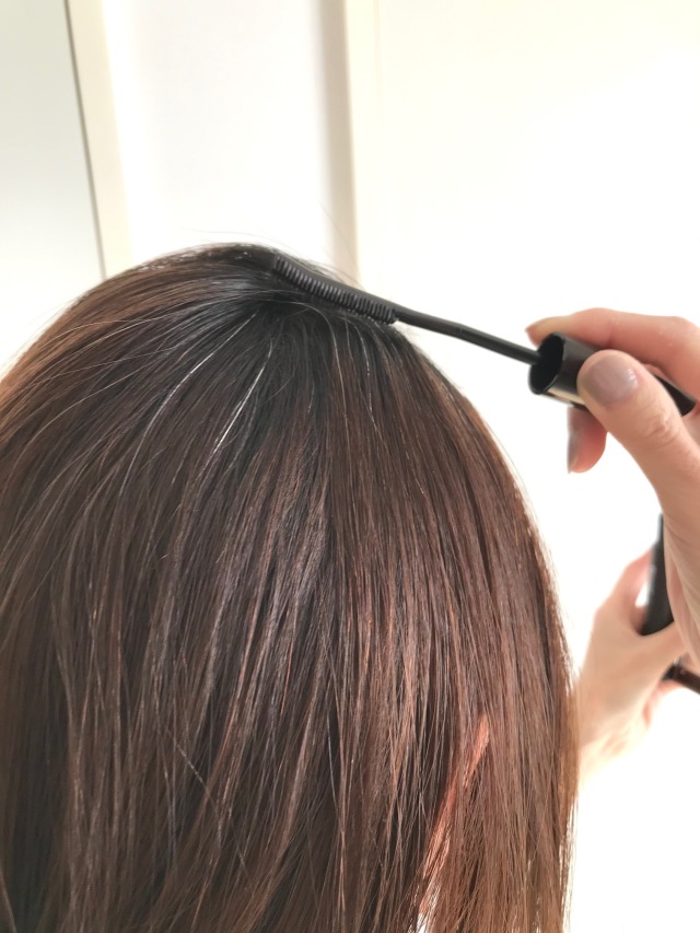 お出かけ前の白髪隠しに便利な１本 初めてのヘアマスカラ体験 ファッション誌marisol マリソル Online 40代をもっとキレイに 女っぷり上々