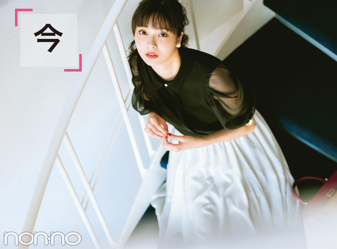今買って10月まで使える! 新川優愛の袖透け黒ブラウス★_1_2