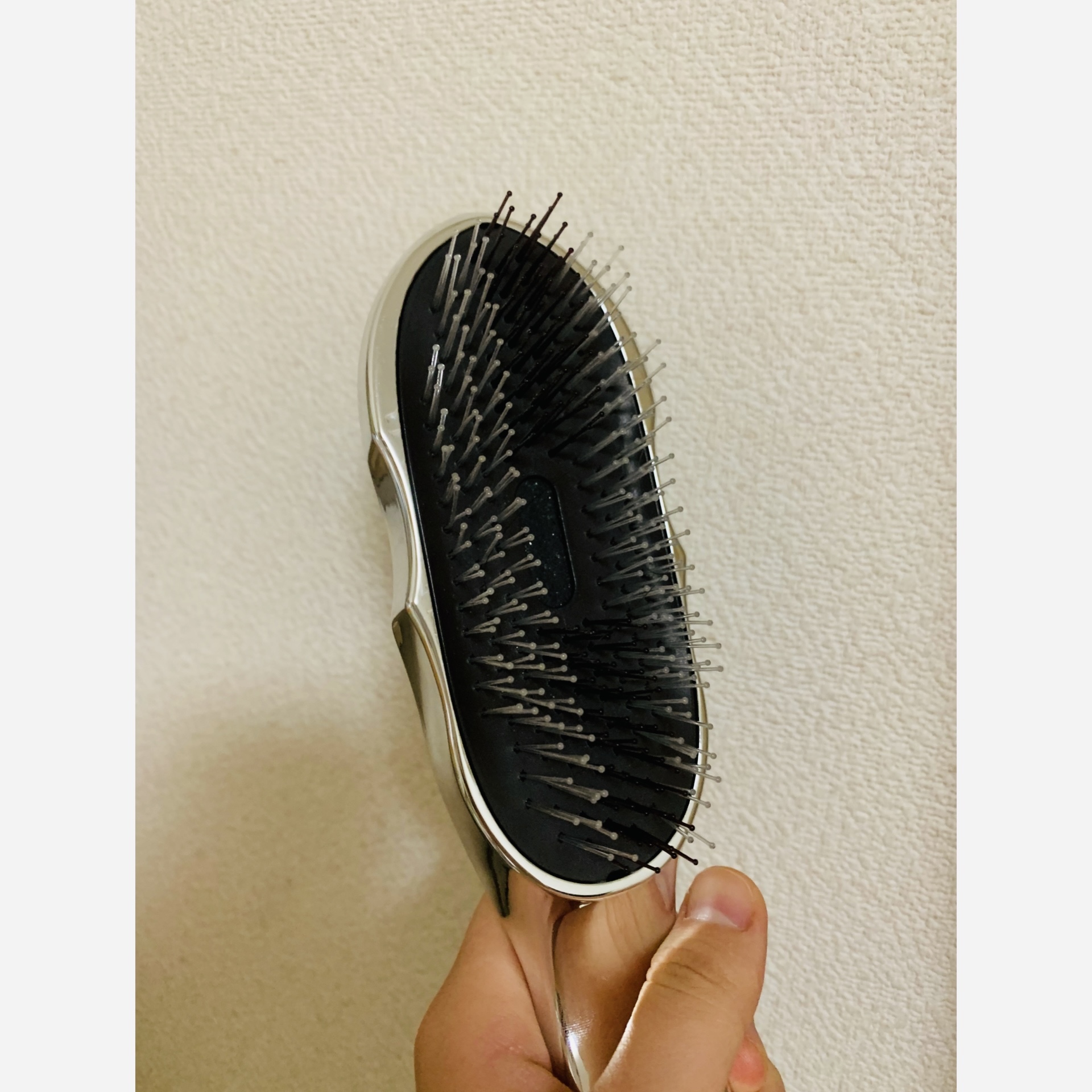 封筒状の小袋に入って到着したイオンケアブラシ。