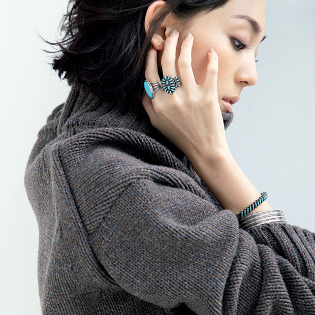 今季人気の ボトルネックニット をより素敵に見せる4つのアイディア Happy Plus One ハピプラワン