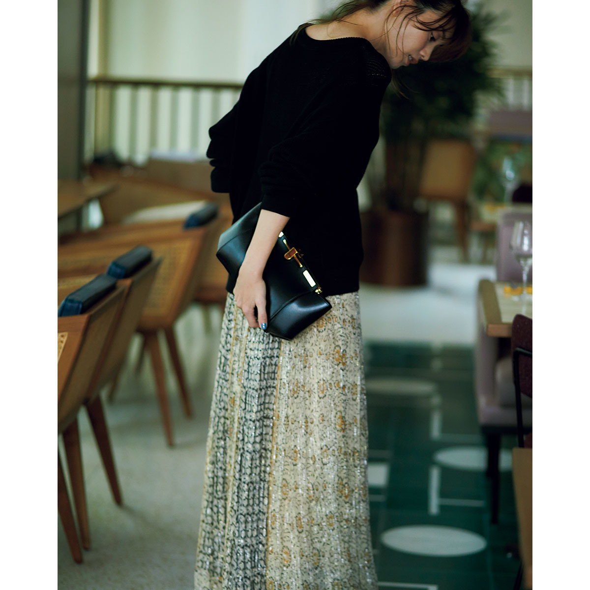 ■HARD BAG:固いバッグ 辛口100%の固いバッグを、フェミニン服のパートナーに
