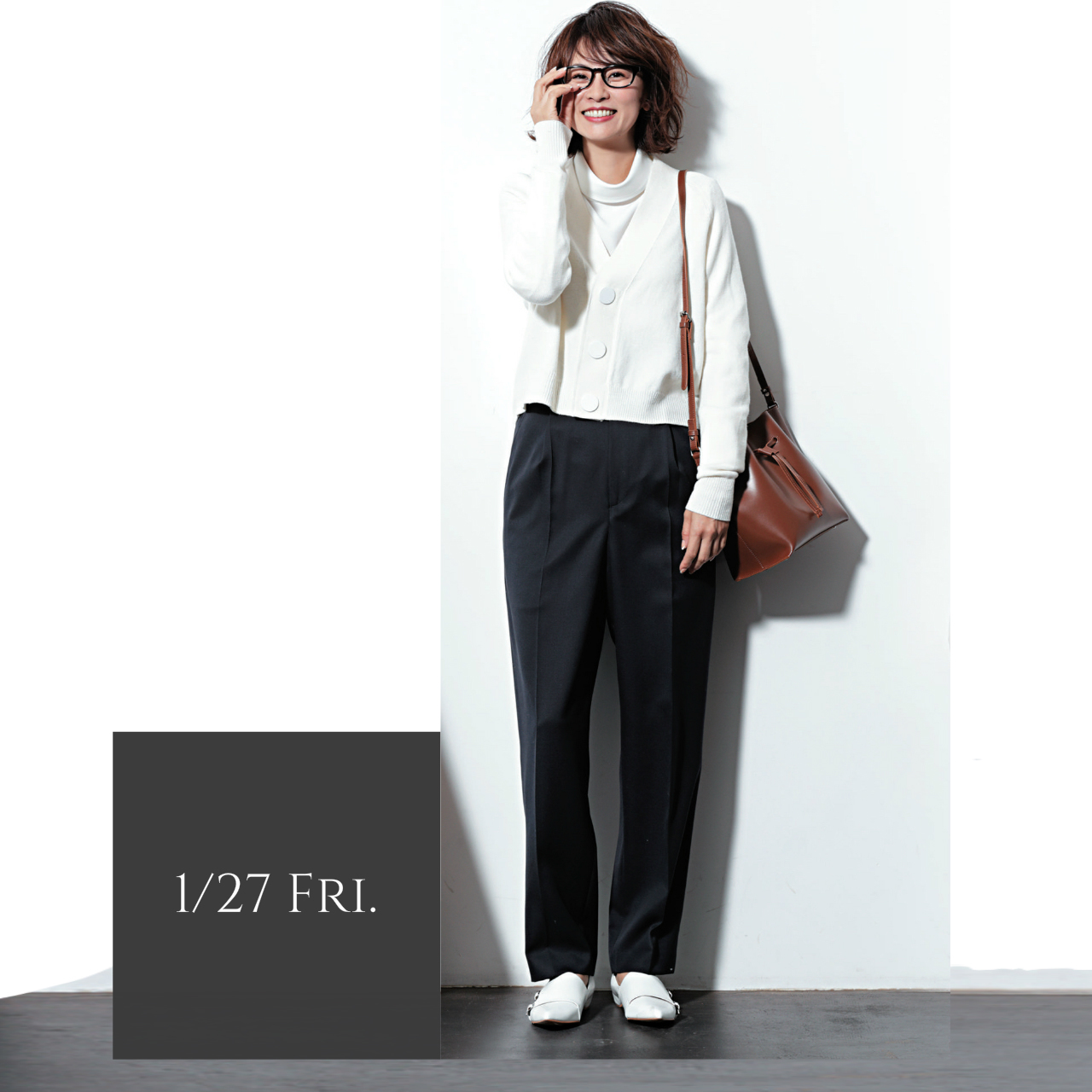 デスクにかじりつき数字とにらめっこする月末はゆるシルエットが正解_1_1