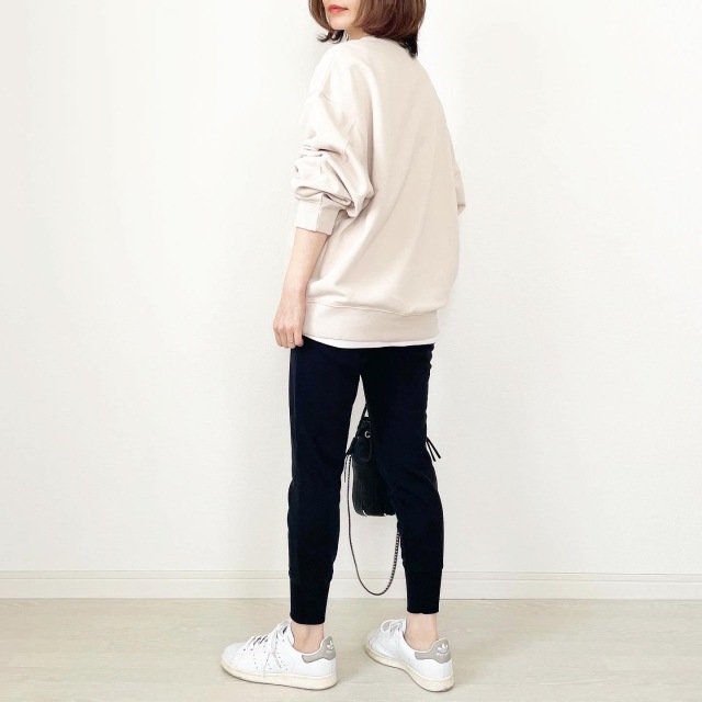 上下gu 990円スウェットが使えます Tomomiyuコーデ ファッション誌marisol マリソル 40代をもっとキレイに 女っぷり上々