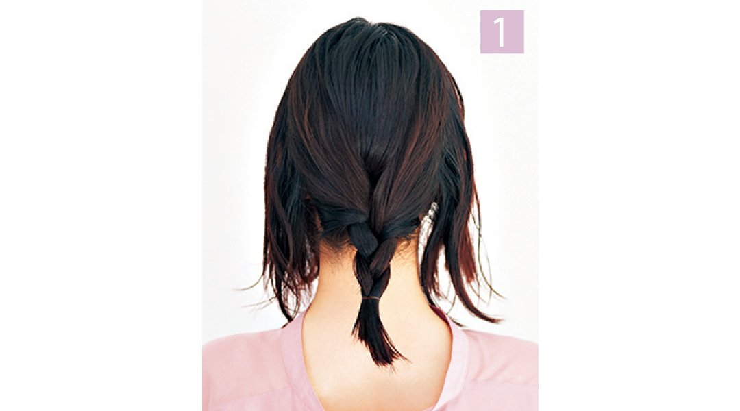 【ヘアアレンジ】大ぶりイヤリングがこなれ見えするねじり&三つ編みテク!_1_3