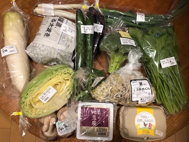 おやさいや菜さんの、おまかせセット3,240円。安心安全はもちろん、めーーーっちゃ美味しいんです!
宅配してもらっています。
全国配送もありなので、気になる方はHP覗いてみてください♡