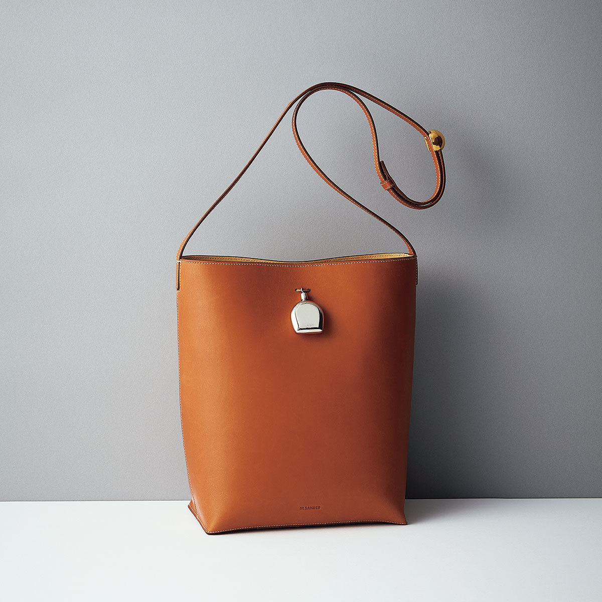 ■JIL SANDERのバケツ型ショルダー