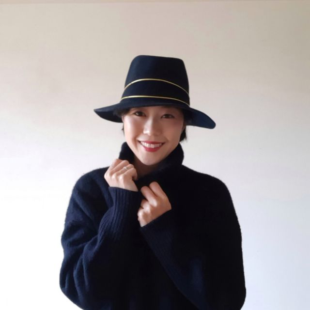 GALERIEVIEののネイビーのニットに合わせて
