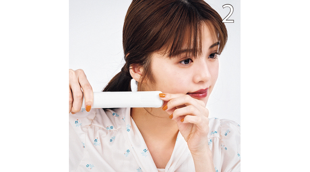 ストレートアイロンでタイトポニーヘアアレンジ2