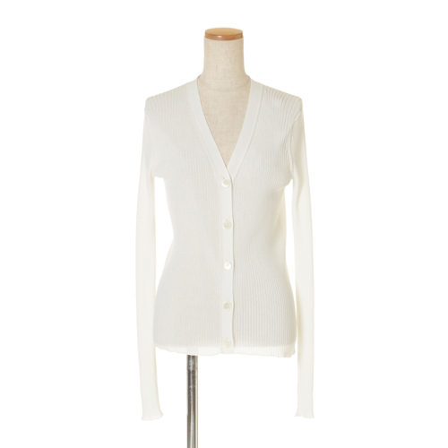 冷房対策に便利 リラックスモードな大人のカーディガン Web Eclat 50代女性のためのファッション ビューティ ライフスタイル最新情報