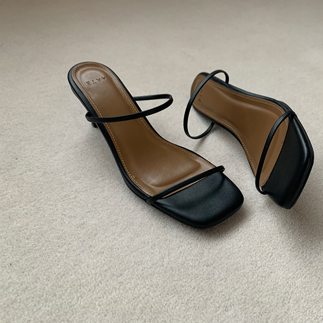 「AKTE」のダブルストラップサンダル ¥13,750