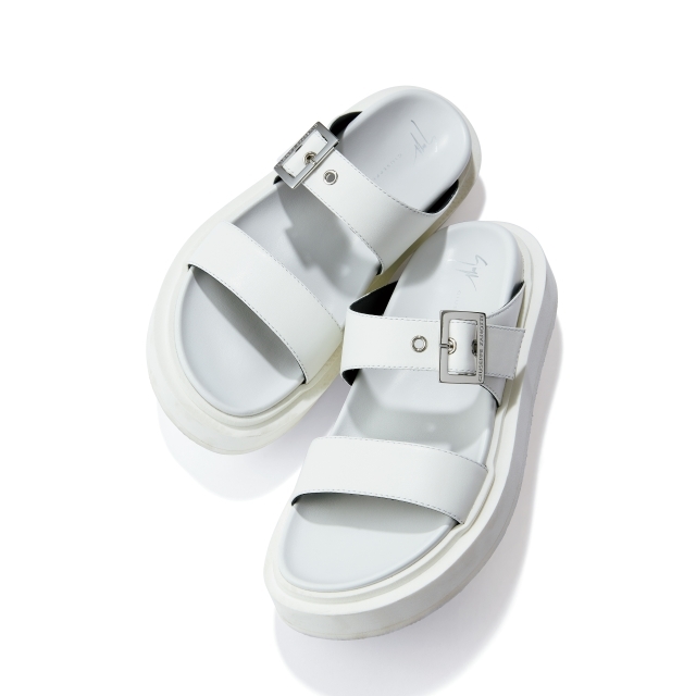 靴(H4)¥85,800/アパルトモン 青山店(ジュゼッペ ザノッティ)