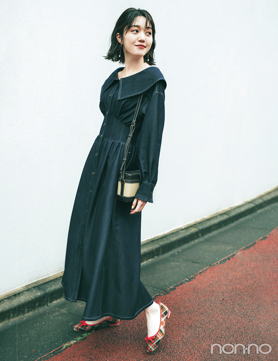 こだわりディテールたっぷりのデニムワンピで進化系ガーリー 大学生の毎日コーデ Non No Web ファッション 美容 モデル情報を毎日お届け