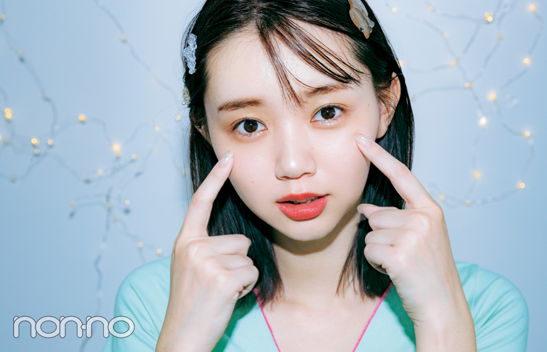 江野沢愛美のインカメ映えメイク「夜の撮影なら、テカリに見えないハイライトを!」_1_4