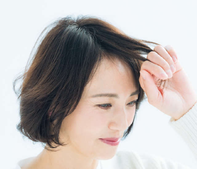 内側からヘアバームをつけて立体感キープ
