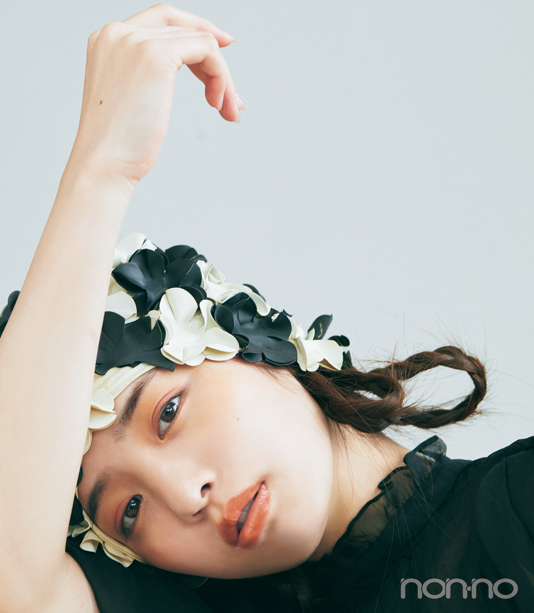 横田真悠のあか抜けコスメモデルカット7-1
