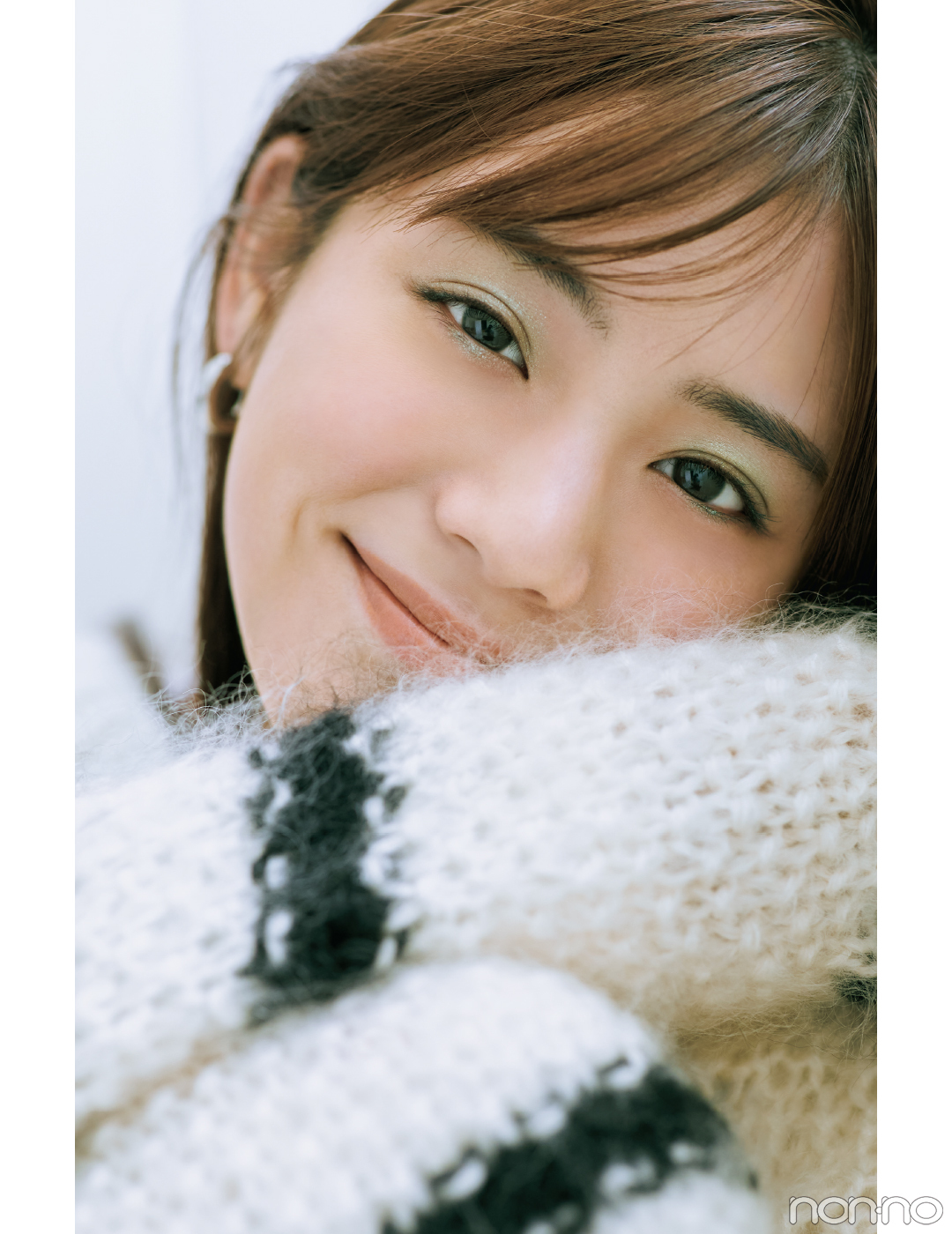 定番白ニットはグリーンシャドウで今っぽ顔♡【今日着る服×旬色メイクであか抜ける!①】_1_2
